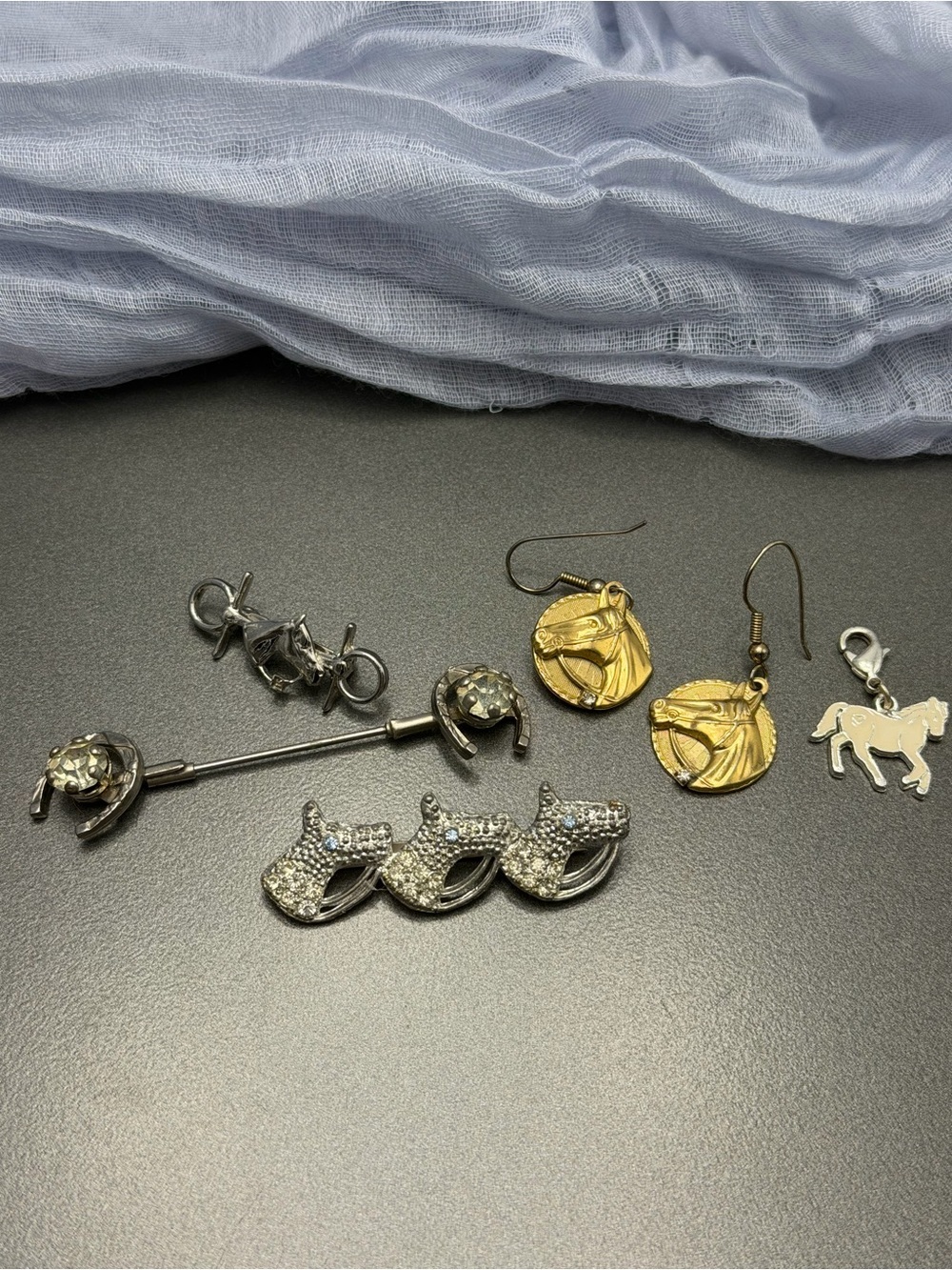 💕2/$20 Vintage Rhinestone Horses